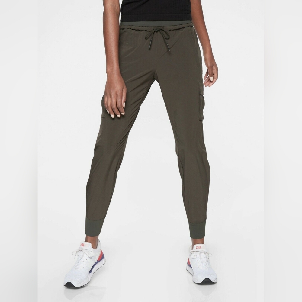 Athleta NWT Sutton Jogger in Arbor Olive $89 6 cargo pockets discontinued